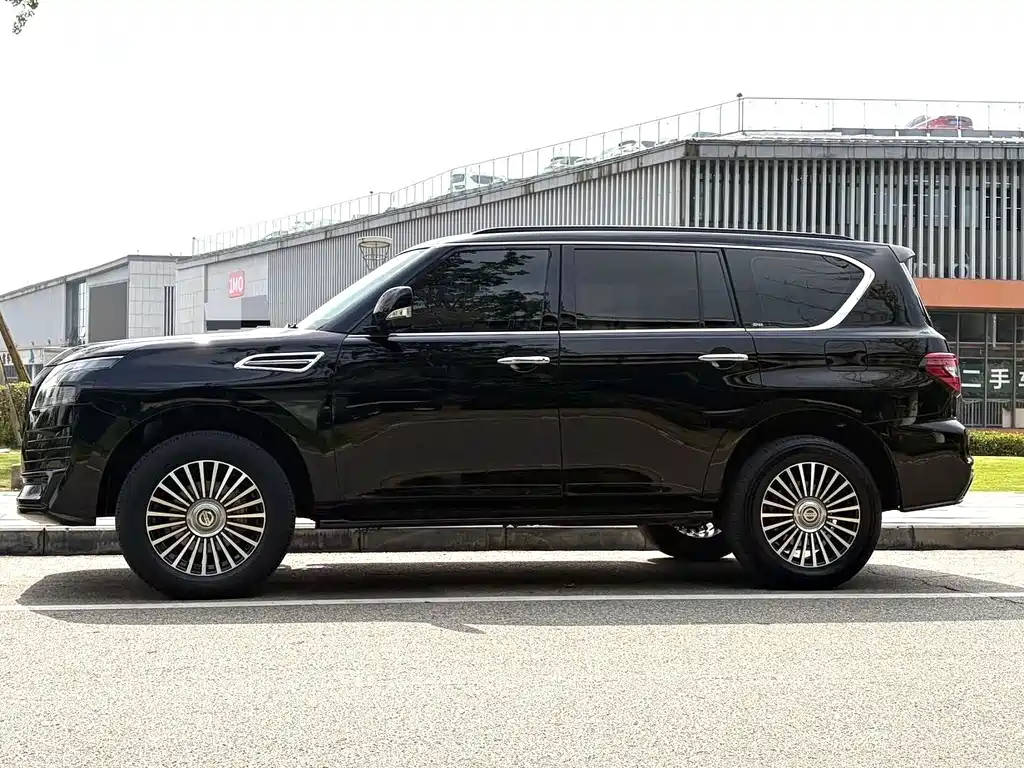 Nissan Patrol — миниатюра 16