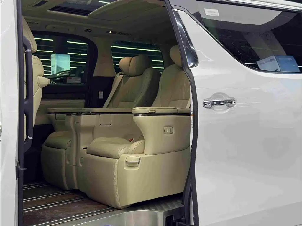 Toyota Vellfire — миниатюра 9