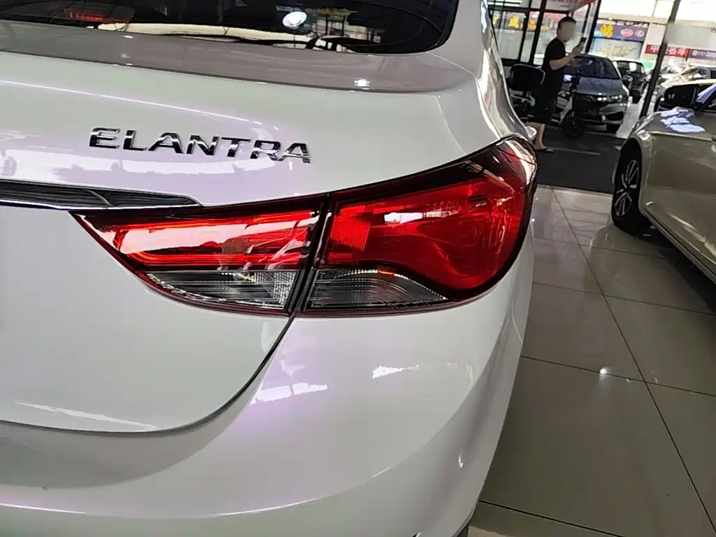Hyundai Elantra Langdong — миниатюра 8