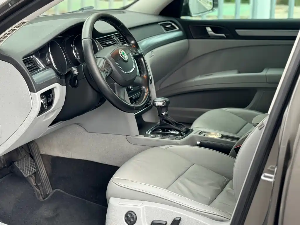 Skoda Superb — миниатюра 4