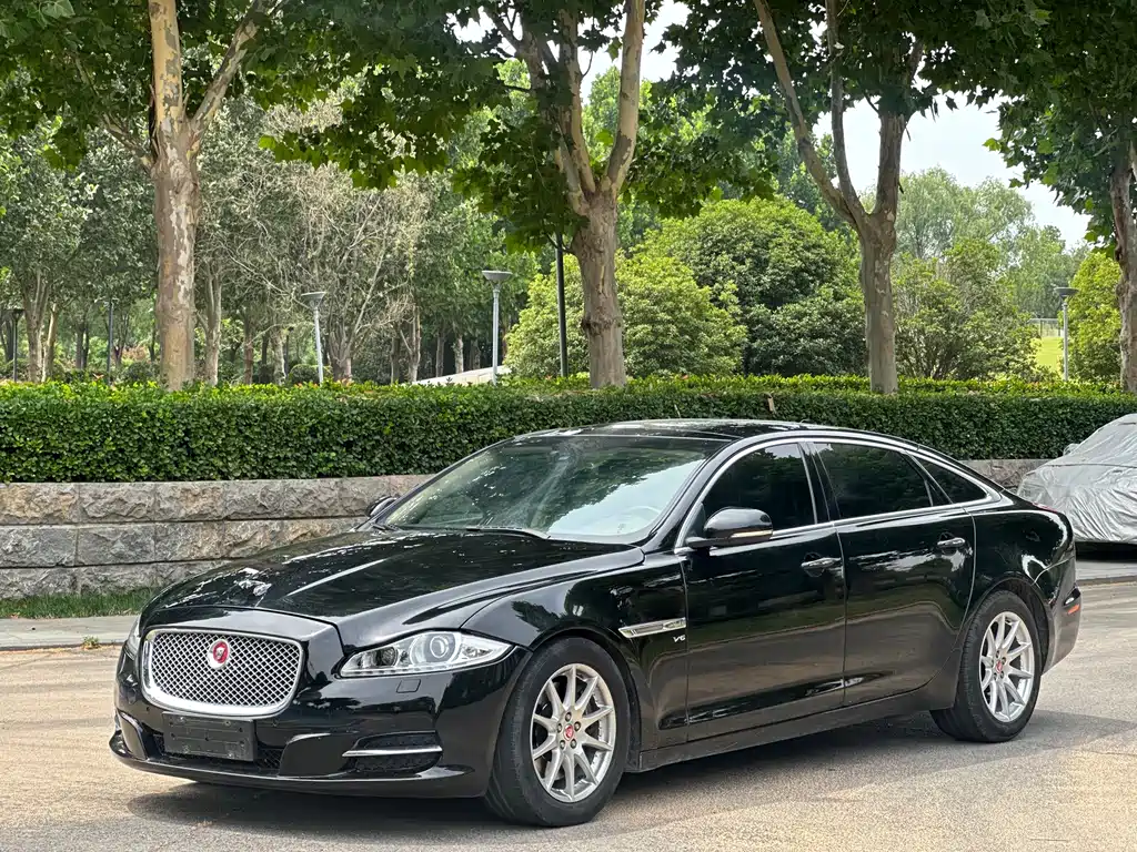 Купить Jaguar XJ
