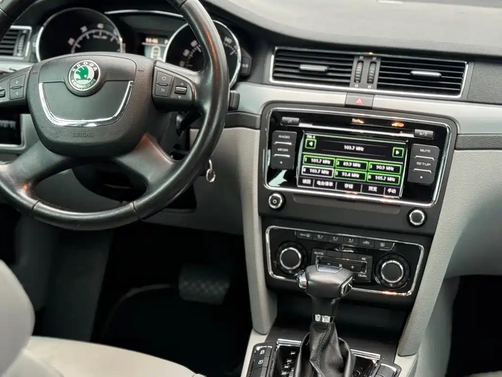 Skoda Superb — миниатюра 6