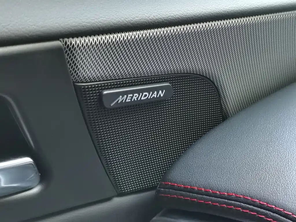 Jaguar XE — миниатюра 18