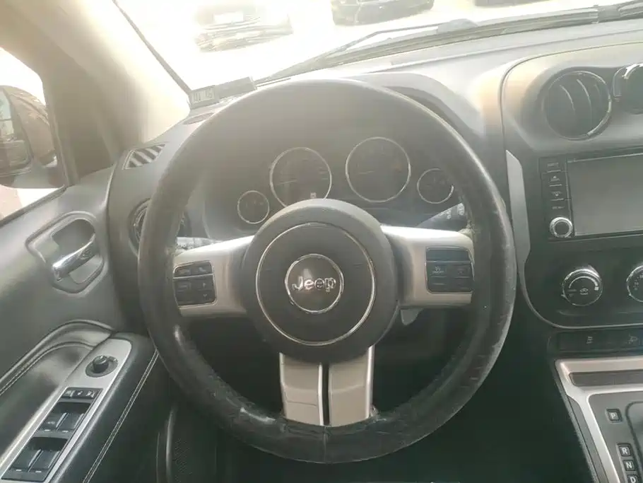 Jeep Compass (Import) — миниатюра 15