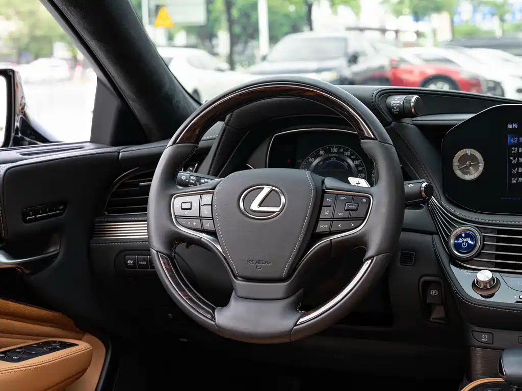 Lexus LS — миниатюра 14
