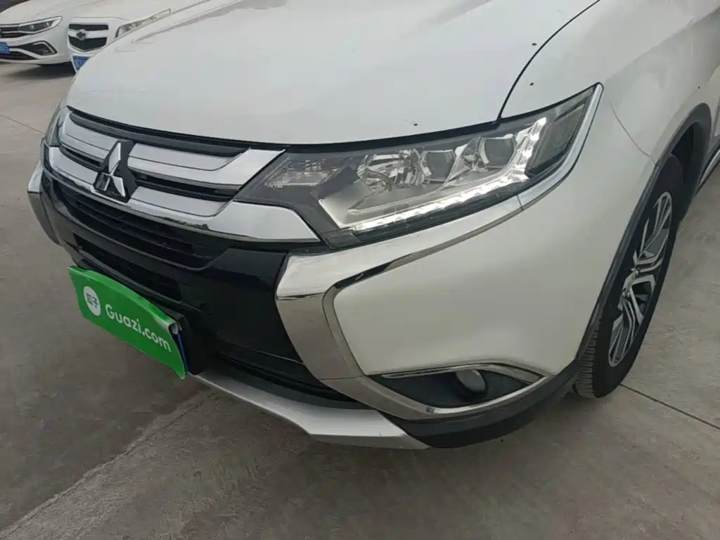Mitsubishi Outlander — миниатюра 24