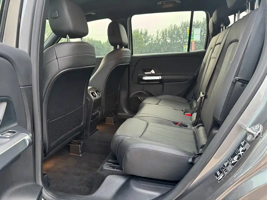 Mercedes-Benz GLB — миниатюра 10