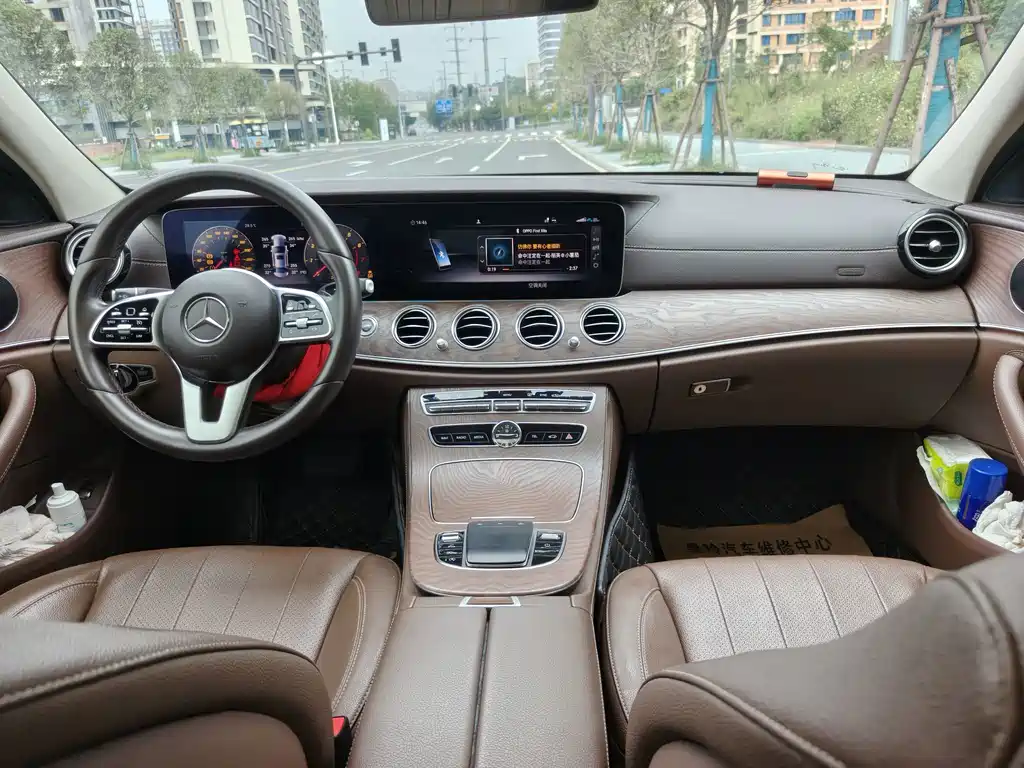 Mercedes-Benz E-Class — миниатюра 12