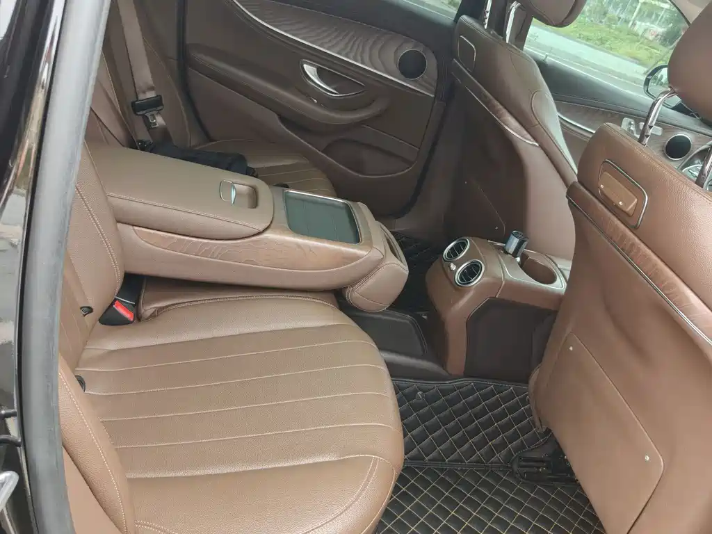 Mercedes-Benz E-Class — миниатюра 13