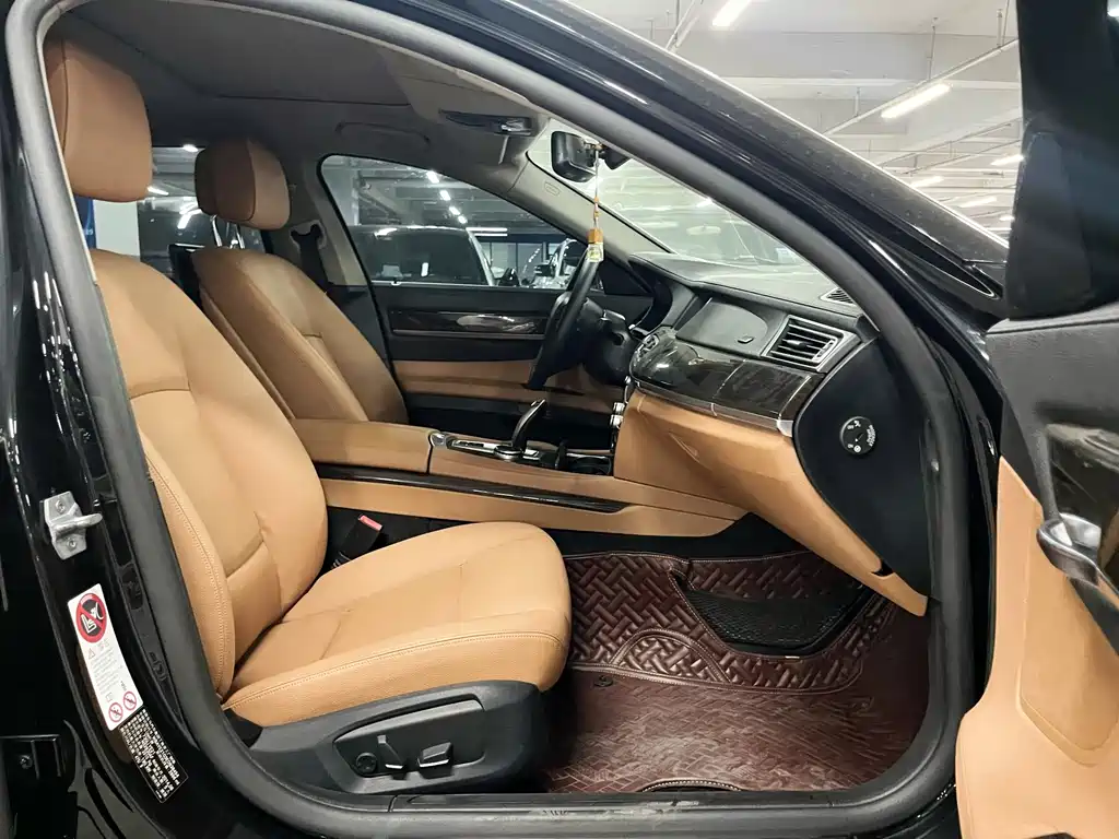 BMW 7 Series — миниатюра 7