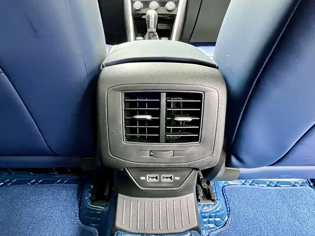 Volkswagen T-Roc — миниатюра 16