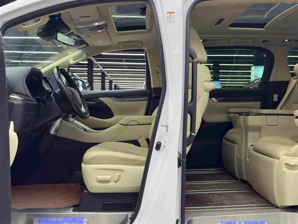 Toyota Vellfire — миниатюра 8