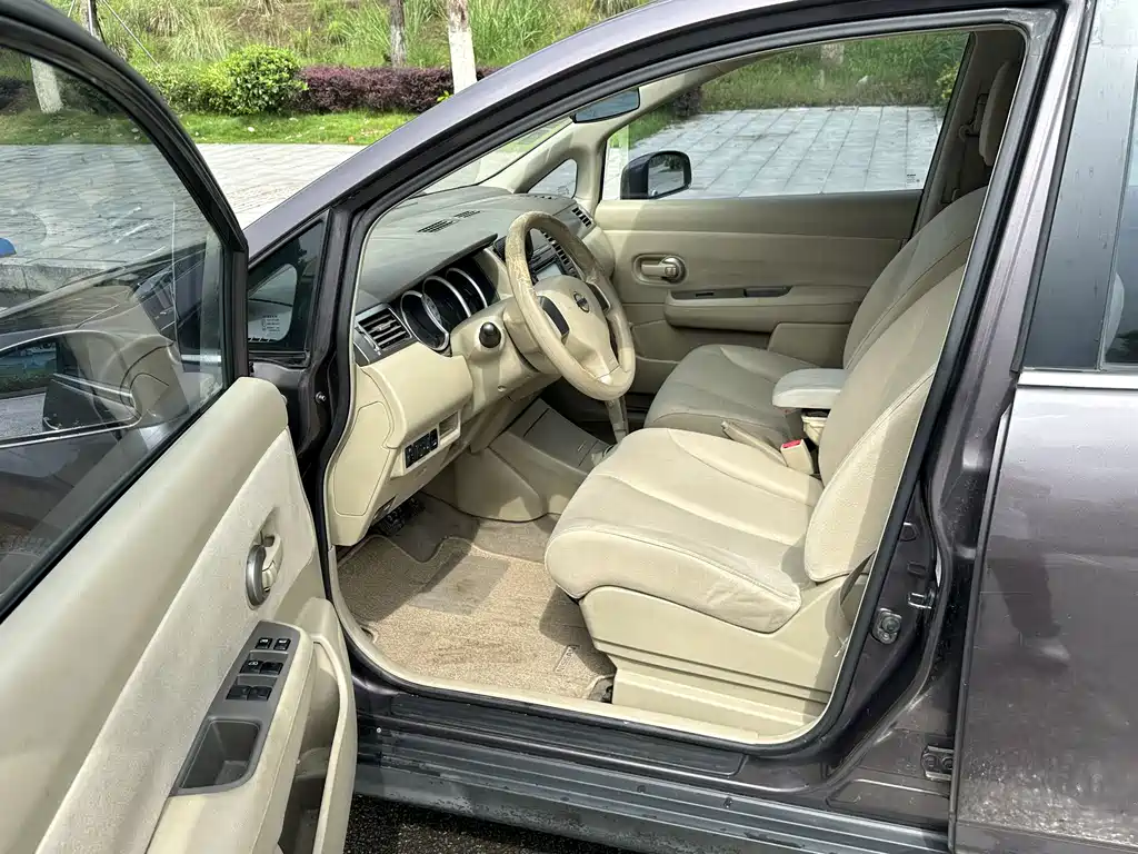 Nissan Tiida 2009 1.6L AT