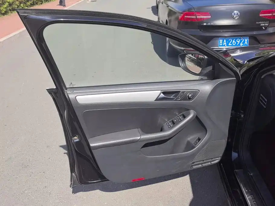 Volkswagen Sagitar — миниатюра 7
