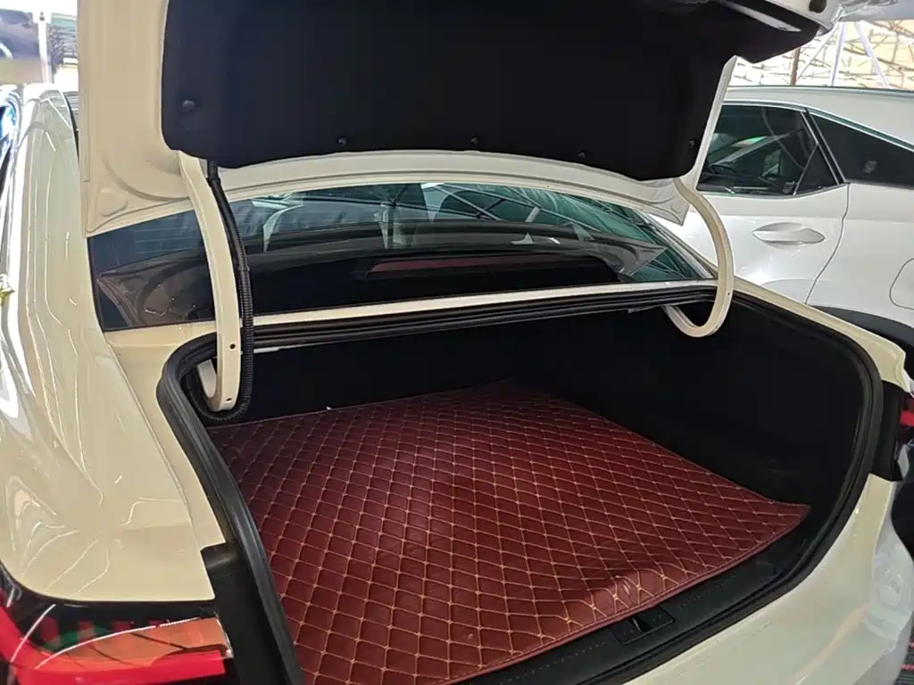 Roewe i6 MAX New Energy — миниатюра 19