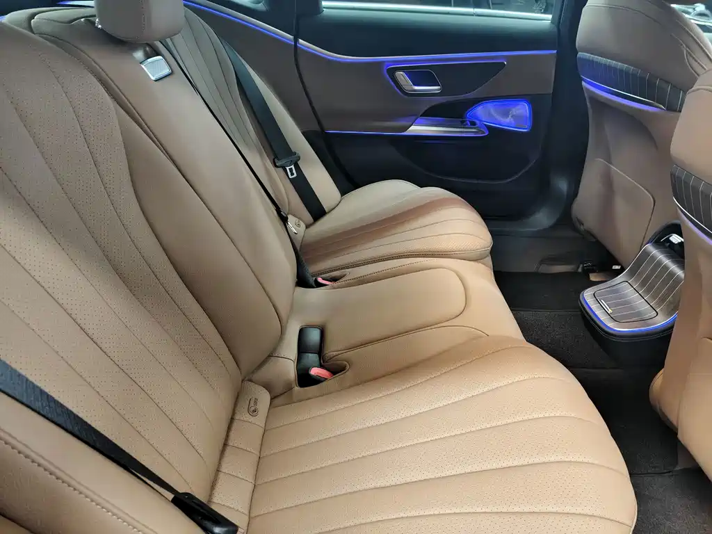Mercedes-Benz E-Class — миниатюра 6