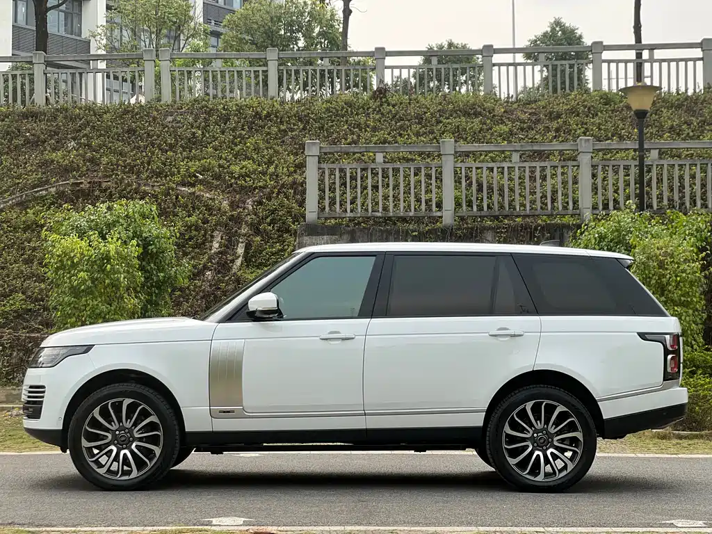 Land Rover Range Rover 2022 3.0 L6 400PS Long Wheelbase