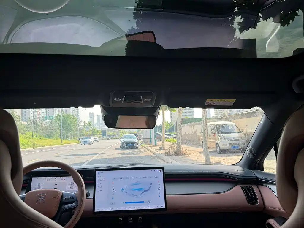 BYD L EV — миниатюра 5