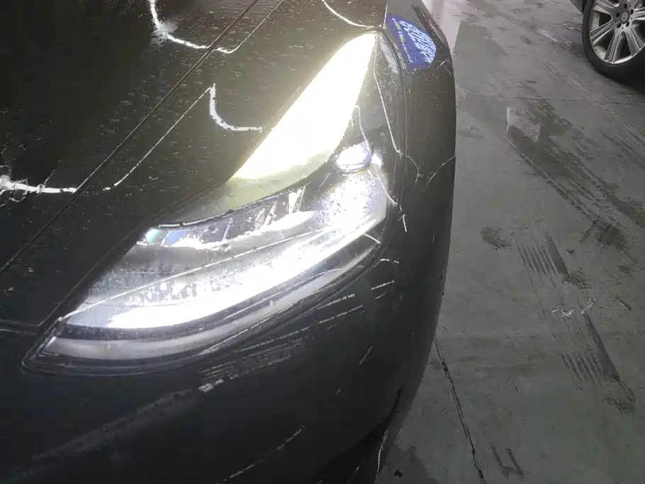 Tesla Model 3 — миниатюра 5
