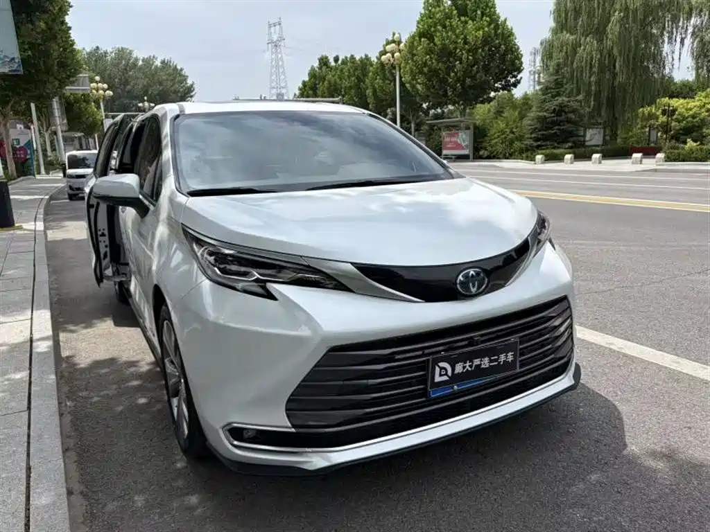 Toyota Sienna 2023 2.5L Luxury