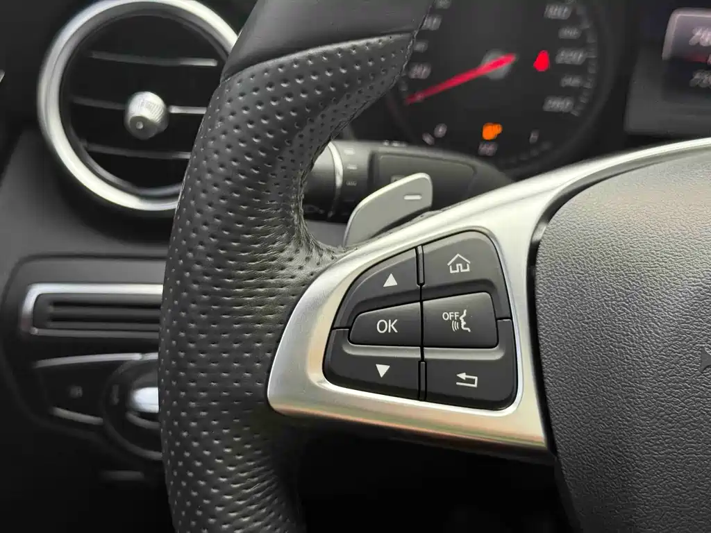 Mercedes-Benz C-Class — миниатюра 13