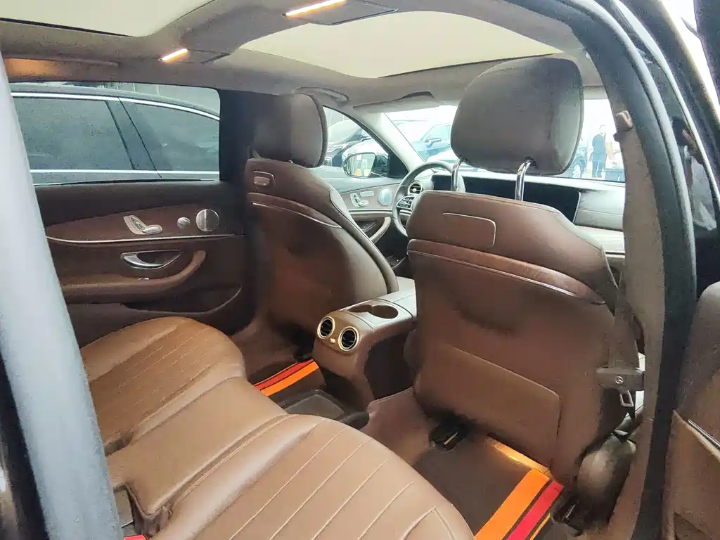 Mercedes-Benz E-Class — миниатюра 13