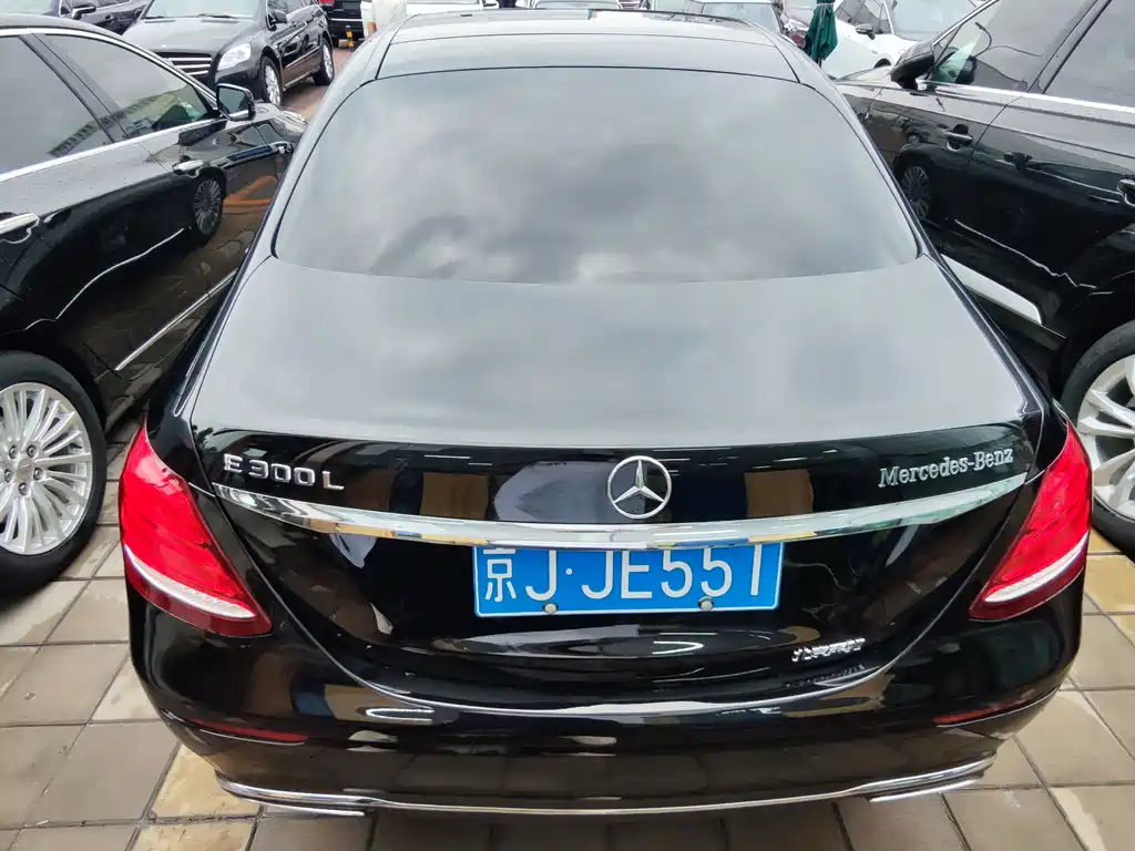 Mercedes-Benz E-Class — миниатюра 16