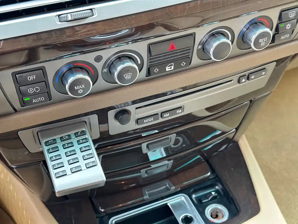 BMW 7 Series — миниатюра 25