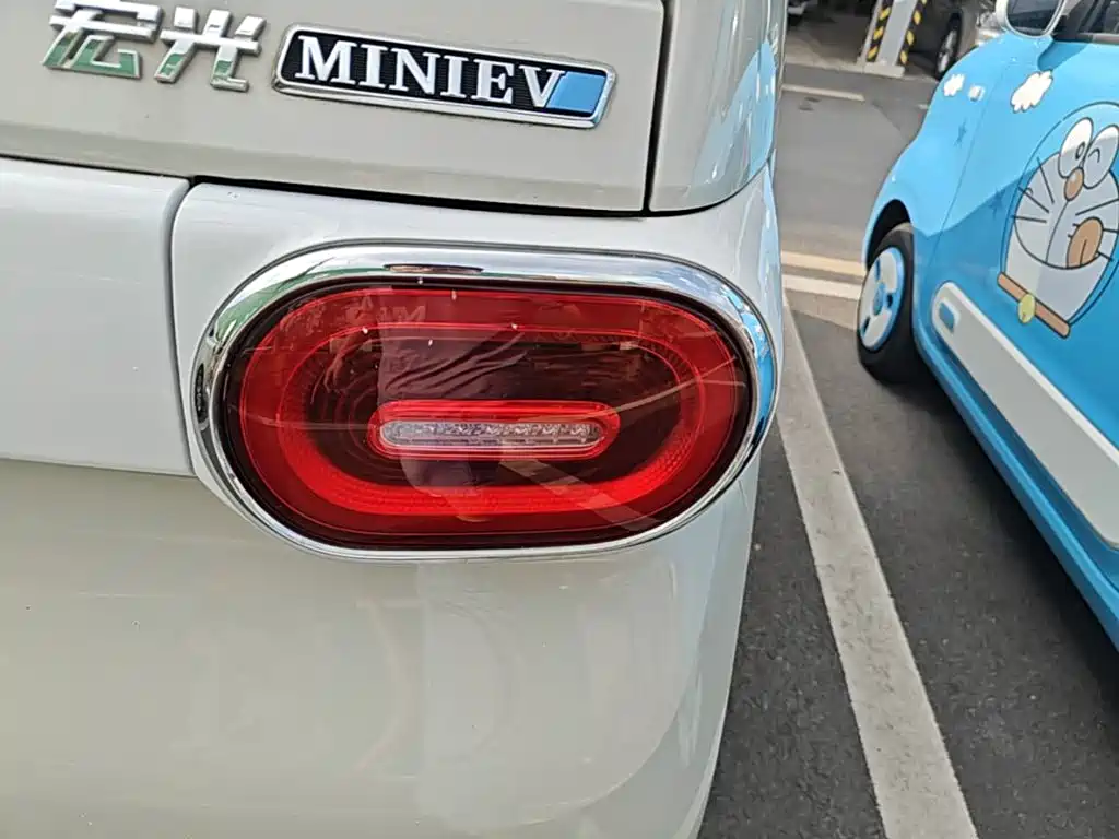 Wuling MINIEV — миниатюра 8