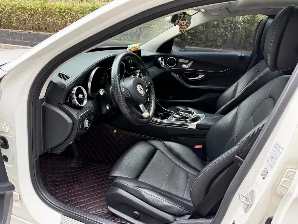 Mercedes-Benz C-Class — миниатюра 12