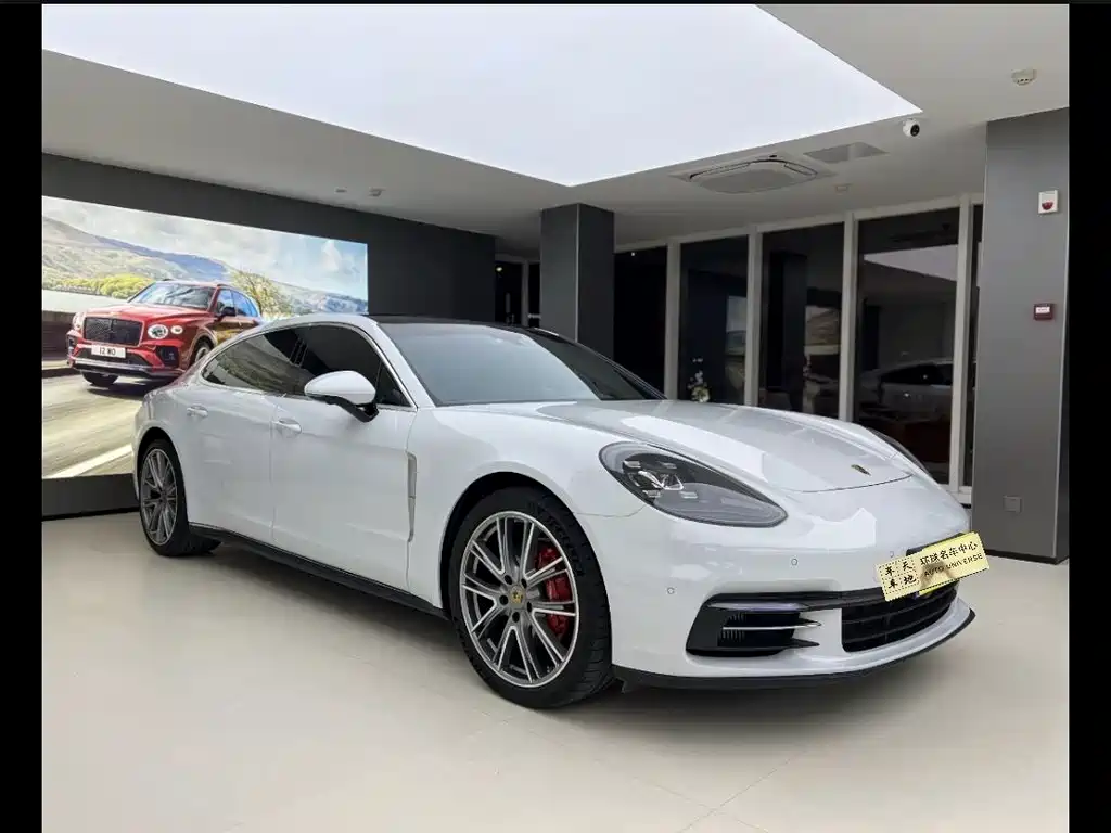 PORSCHE PANAMERA