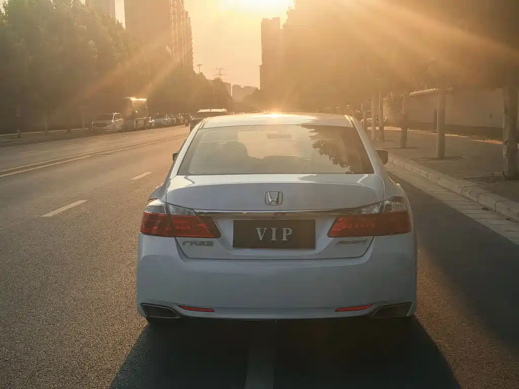 Honda Accord — миниатюра 8