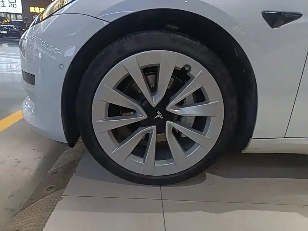 Tesla Model 3 — миниатюра 23