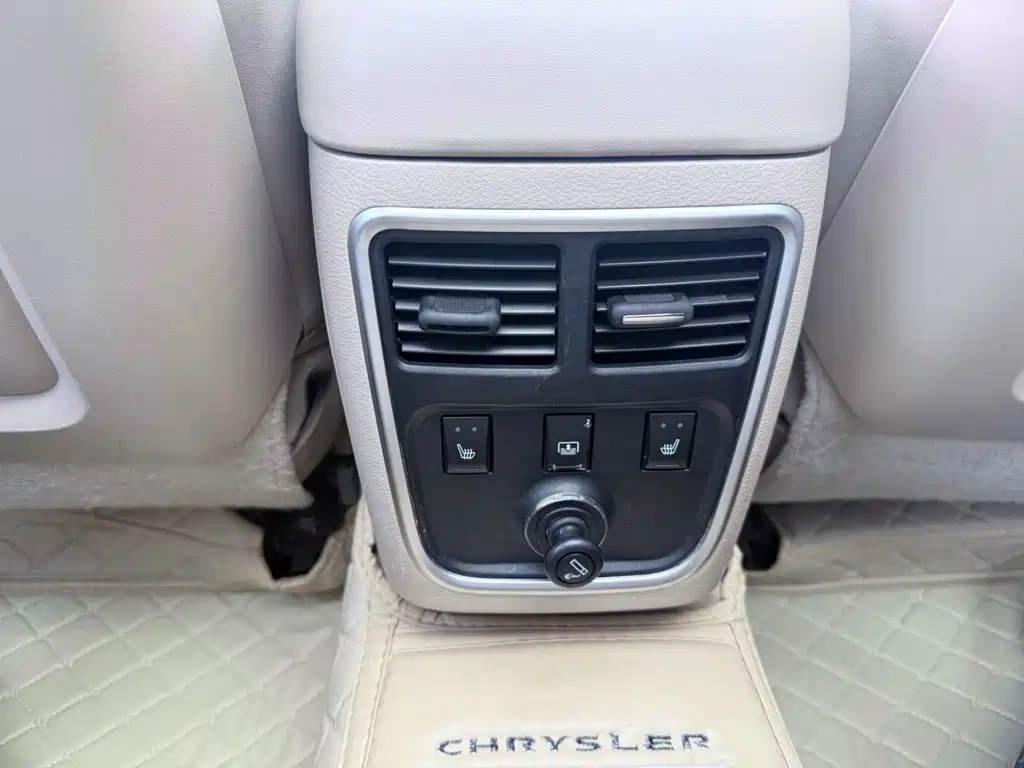 Chrysler 300C — миниатюра 9