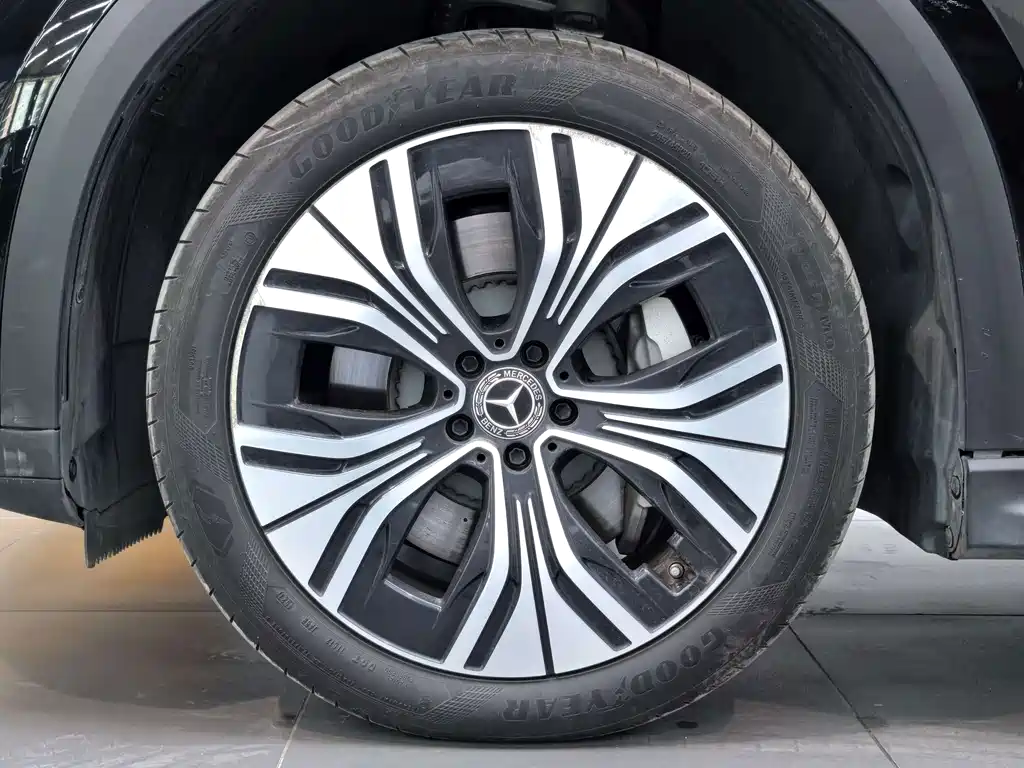 Mercedes-Benz EQE SUV — миниатюра 15