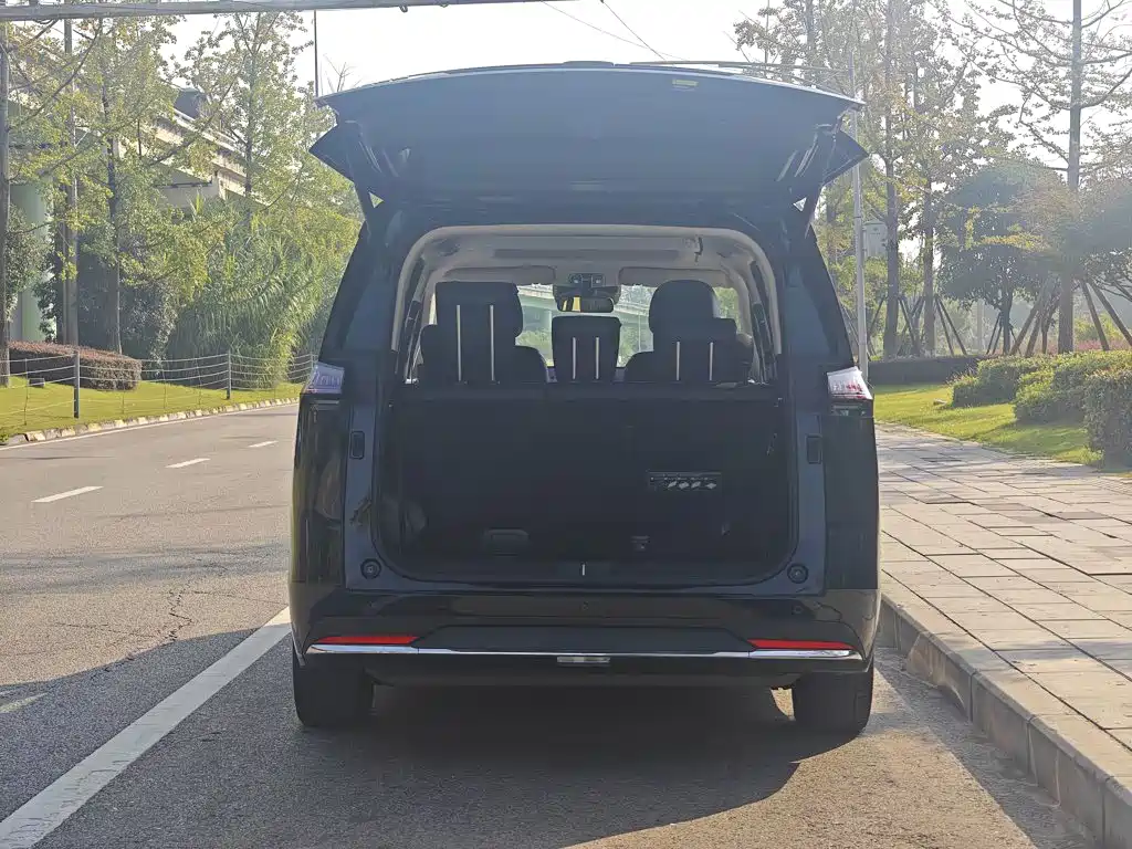GAC Motor Trumpchi E8 PHEV — миниатюра 19