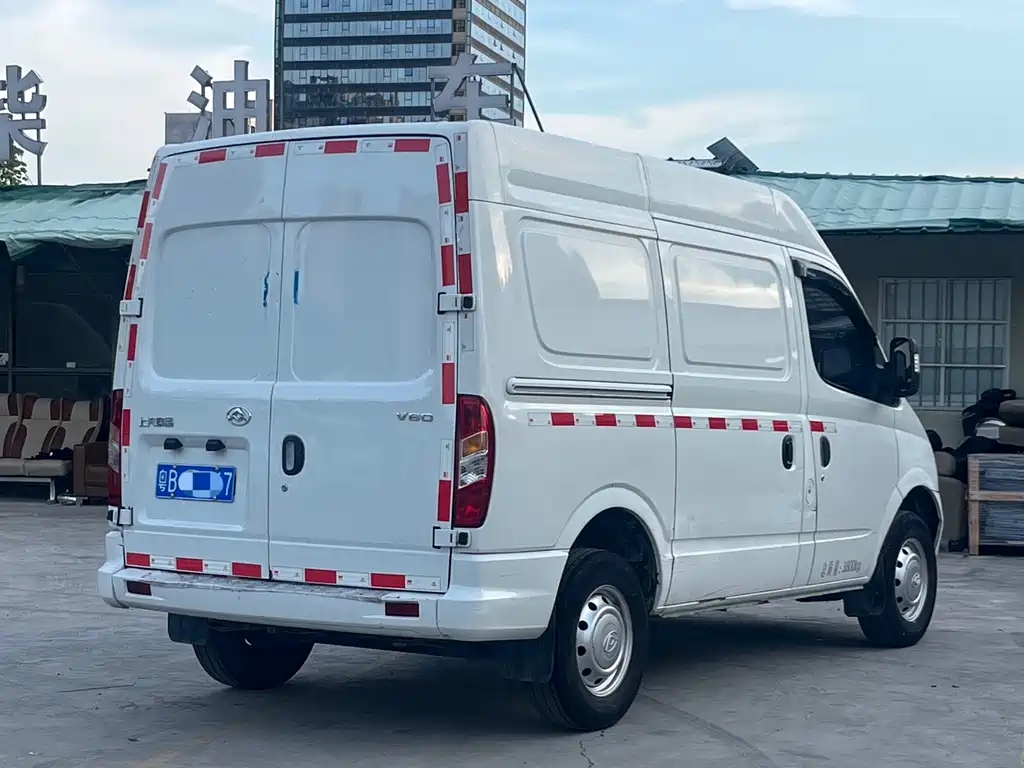 Maxus V80 2021 2.0T MT 3 мест
