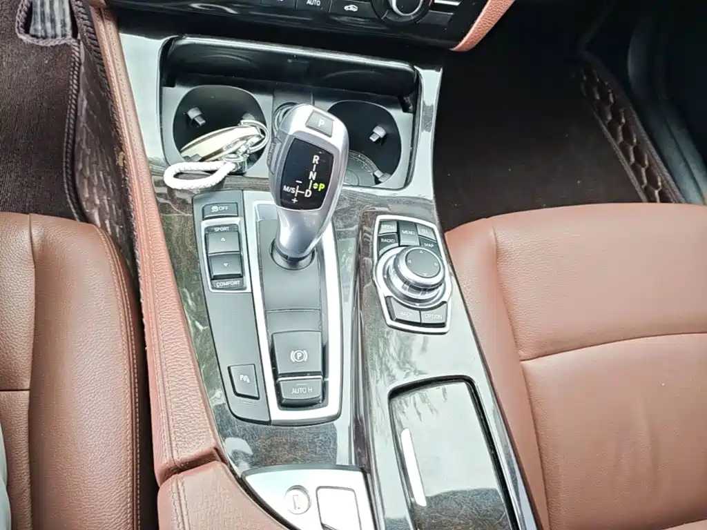 BMW 5 Series — миниатюра 14