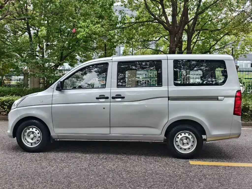 Wuling Rongguang V — миниатюра 6