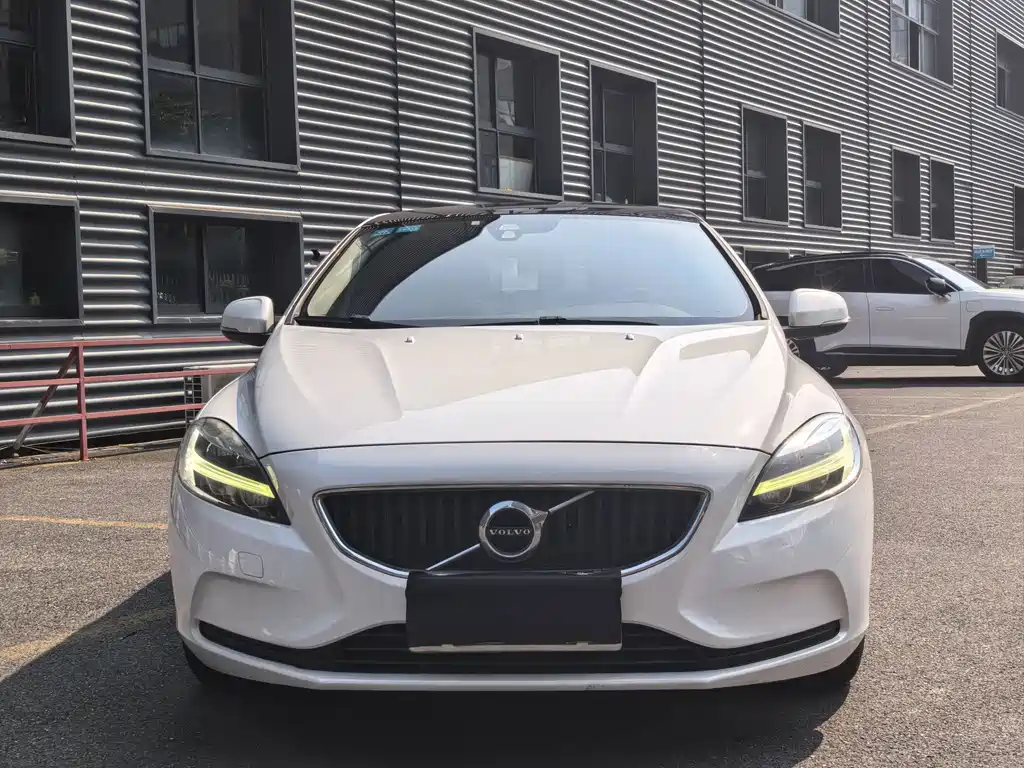 Volvo V40 — миниатюра 2