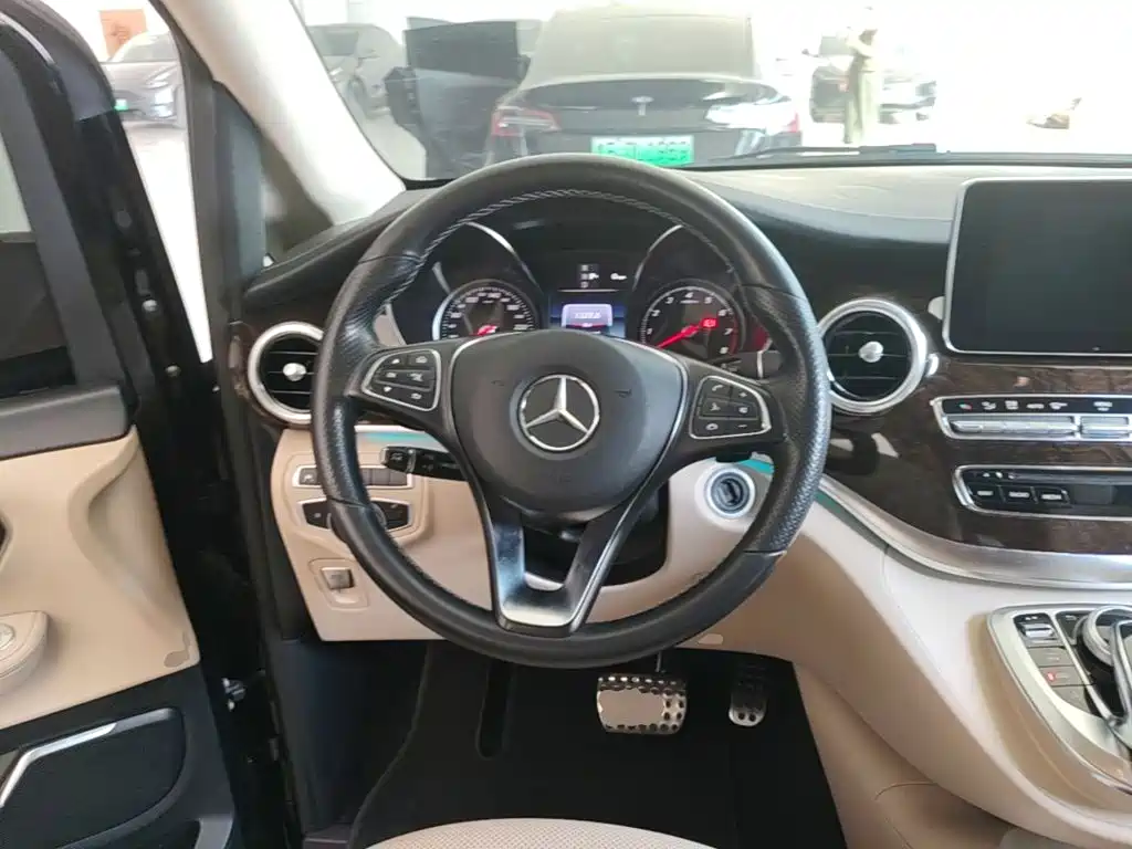 Mercedes-Benz V-Class — миниатюра 11
