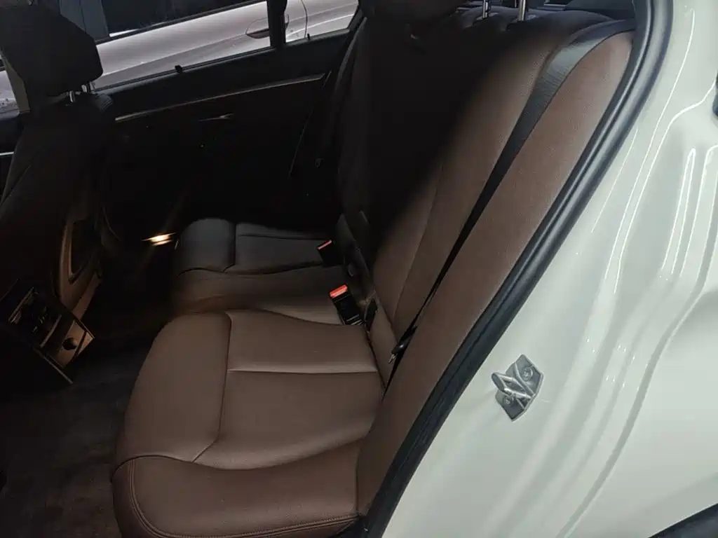 BMW 3 Series — миниатюра 17