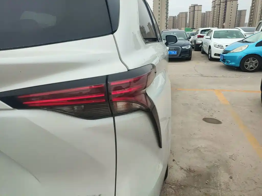 Toyota Granvia — миниатюра 8