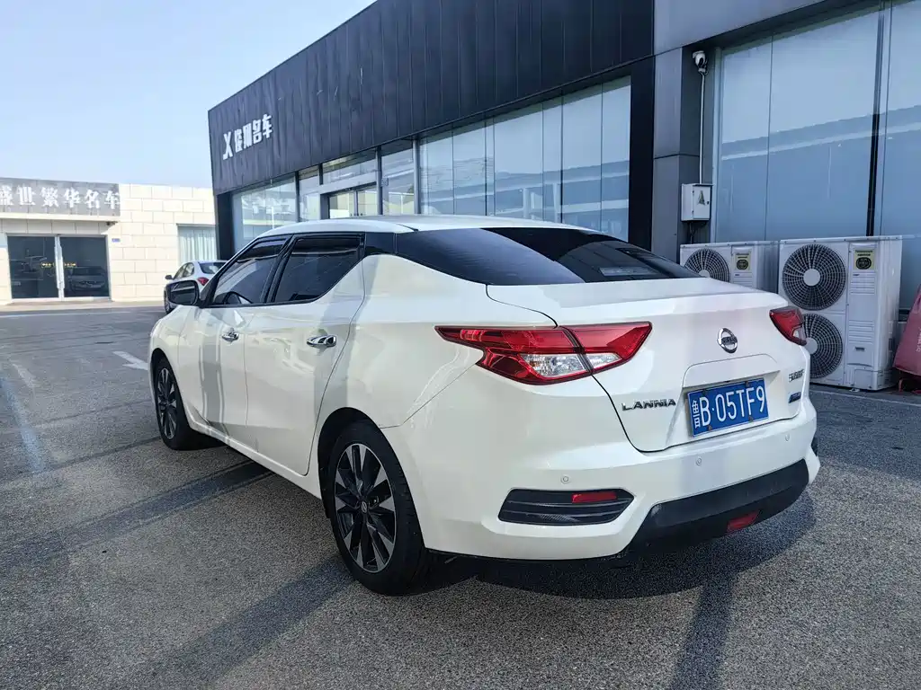 Nissan Bluebird — миниатюра 6