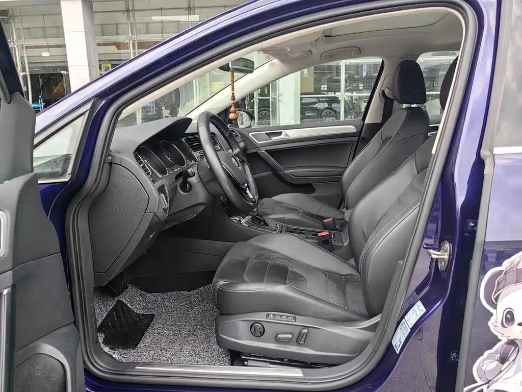 Volkswagen Golf EV — миниатюра 7