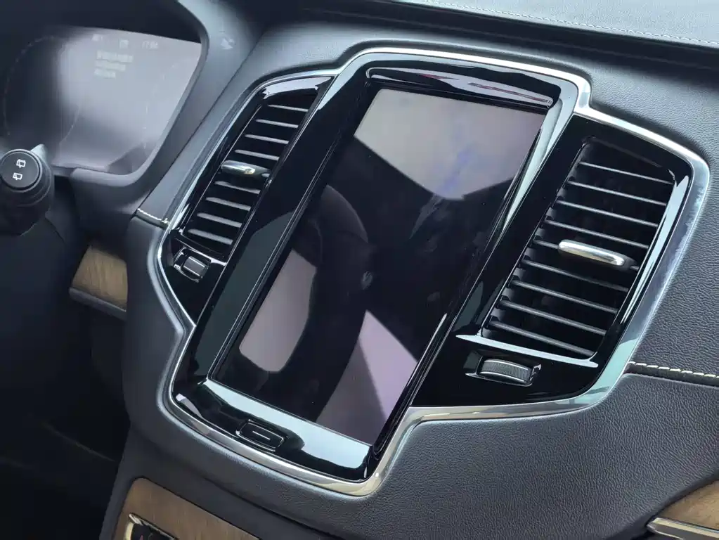 Volvo XC90 — миниатюра 6
