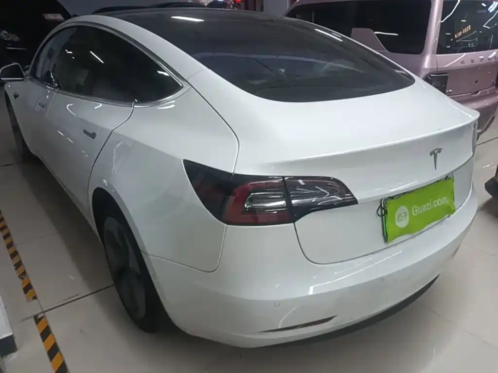 Tesla Model 3 — миниатюра 5
