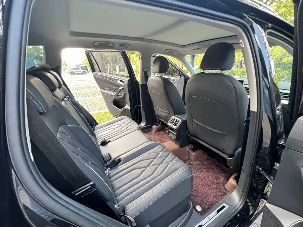 Volkswagen Tiguan L — миниатюра 18