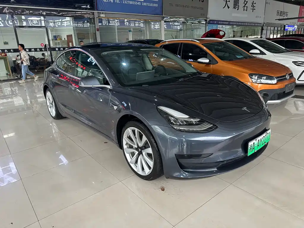 Tesla Model 3 — миниатюра 2