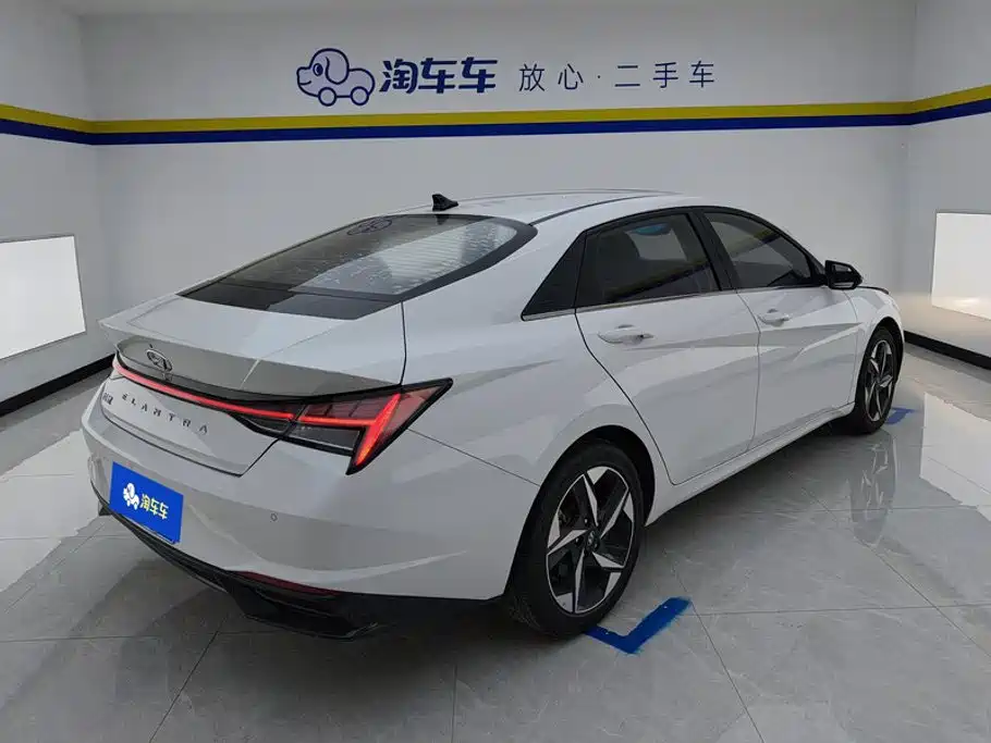 Hyundai Elantra — миниатюра 3